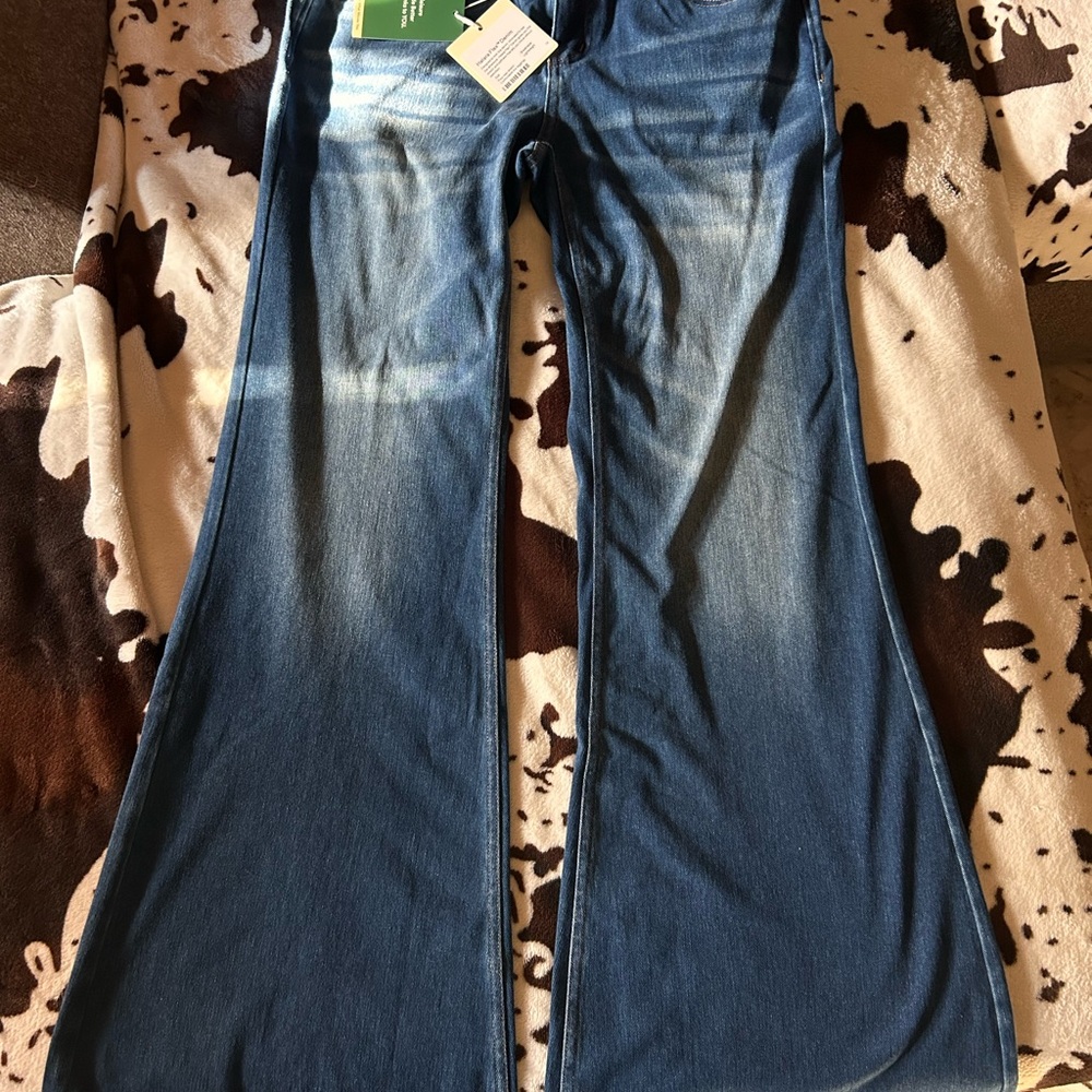 HALARA Blue Flare Jeans with Subtle Fade